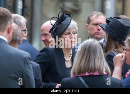 Londres, Angleterre, Royaume-Uni. 9th mai 2022. L'ancienne première ministre britannique THERESA MAY SEMBLE quitter le service d'action de grâce pour feu le ministre du gouvernement James Brokenshire. (Image de crédit : © Tayfun Salci/ZUMA Press Wire) Banque D'Images