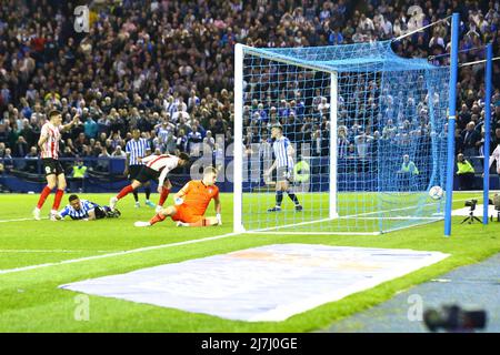 Hillsborough Stadium, Sheffield, Angleterre - 9th mai 2022 Patrick Roberts (au milieu) de Sunderland a obtenu le score 1 - 1 pendant le match Sheffield Wednesday v Sunderland, Sky Bet League One, (jouez à la deuxième jambe) 2021/22, Hillsborough Stadium, Sheffield, Angleterre - 9th mai 2022 Credit: Arthur Haigh/WhiteRosePhotos/Alay Live News Banque D'Images