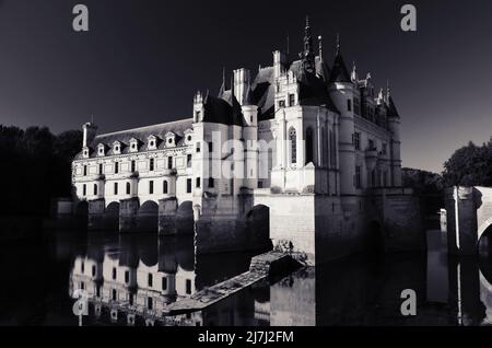 Château de Chenonceau en France le matin ensoleillé de l'été. Banque D'Images