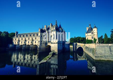 Château de Chenonceau en France le matin ensoleillé de l'été. Banque D'Images