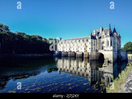 Château de Chenonceau en France le matin ensoleillé de l'été. Banque D'Images