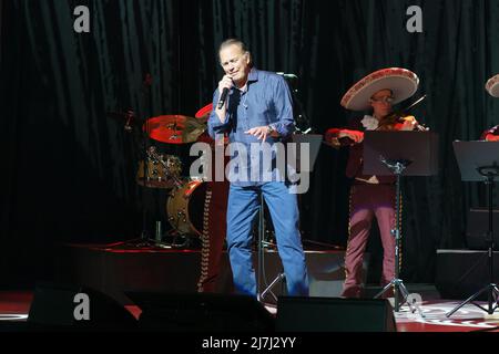 Madrid, Espagne. 09th mai 2022. La chanteuse espagnole Bertin Osborne se produit sur scène au Caldeón Theatre de Madrid. Crédit : SOPA Images Limited/Alamy Live News Banque D'Images