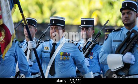 Tahiti, Polynésie française. 09th mai 2022. Les gendarmerie polynésiennes françaises défilent lors de la cérémonie de commémoration de la Seconde Guerre mondiale de la victoire à la Journée de l'Europe, à l'extérieur du Haut-Commissariat de la République de Tahiti, le 8 mai 2022 à Tahiti, Polynésie française. Crédit : SSTGT. Jessica Avallone/États-Unis Air Force photo/Alamy Live News Banque D'Images