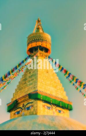 La flèche d'or élaborée et le dôme de Bodhnath Stupa, Katmandou, Népal, avec drapeaux de prière bouddhistes Banque D'Images