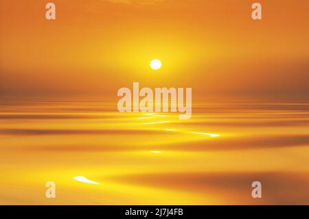 Un soleil brumeux peint le ciel dans un ton orange riche, reflété sur l'eau de l'océan calme Banque D'Images