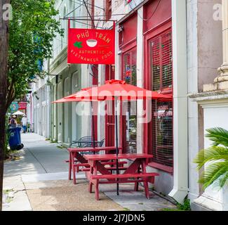 LA NOUVELLE-ORLÉANS, LA, Etats-Unis - 8 MAI 2022 : Pho Tran Restaurant vietnamien sur Magazine Street dans le quartier des jardins inférieurs Banque D'Images