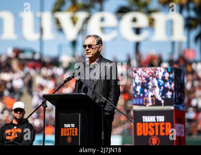 San Francisco, États-Unis, 07 2022 mai San Francisco CA, États-Unis San Francisco Giants ancien directeur Bruce Bochy sur le podium lors de la cérémonie pour honorer sa carrière avant le match de la MLB entre les Cardinals de St. Louis et les Giants de San Francisco à Oracle Park San Francisco Calif. Thurman James/CSM Banque D'Images