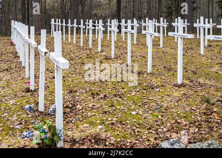 RUSSIE, CARÉLIE - 18 septembre 2021 : ancien cimetière militaire finlandais près de la chirque à Lumivaara. Banque D'Images