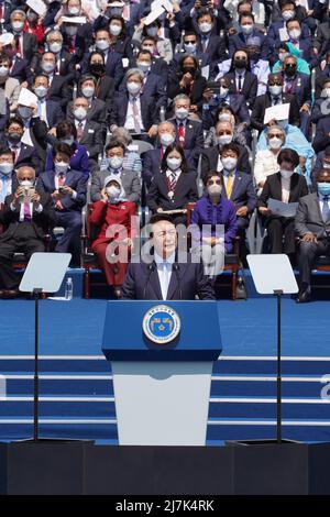 Séoul, Corée du Sud. 10th mai 2022. Yoon Suk-yeol s'adresse à sa cérémonie d'investiture présidentielle sur la place de l'Assemblée nationale à Séoul, en Corée du Sud, le 10 mai 2022. Credit: James Lee/Xinhua/Alay Live News Banque D'Images