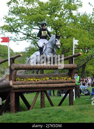 Badminton. Royaume-Uni. 07 mai 2022. Épreuves de badminton CCI5*. Elizabeth Power (IRL) à cheval SOLADOUN pendant la section Cross Country (XC) des épreuves de badminton CSI5* le samedi 07/05/2022. Banque D'Images