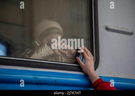 Jair Cabrera Torres / le Pictorium - invasion russe en Ukraine, - 22/3/2022 - Ukraine / Kiev - arrivée et départ de personnes fuyant la Russie Banque D'Images