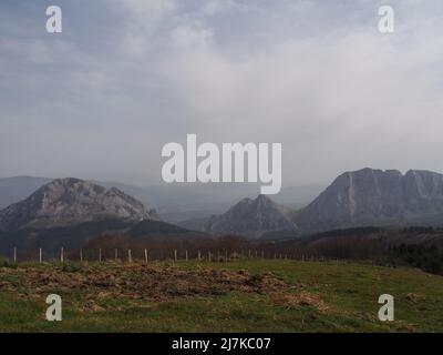 Le mont Saibi, situé dans le parc naturel d'Urkiola. Espagne. Banque D'Images