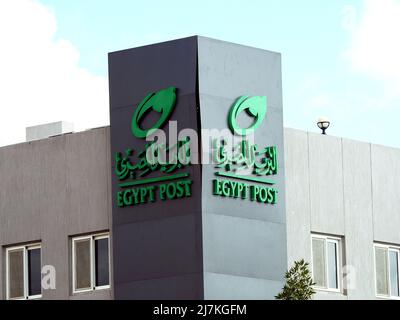 Giza, Egypte, décembre 28 2021: Le logo du poste égyptien, Traduction du texte arabe (poste égyptien) qui est une agence égyptienne responsable Banque D'Images