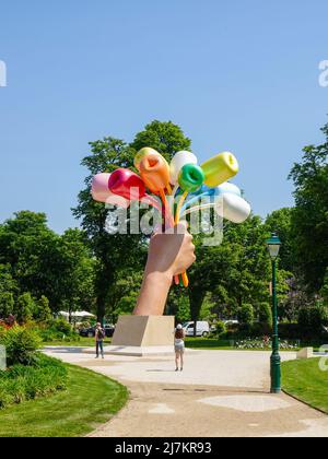 Bouquet de tulipes de Jeff Koons, dédié à l'amitié entre la France et les Etats-Unis, et aux victimes d'attentats terroristes, Paris, FR. Banque D'Images