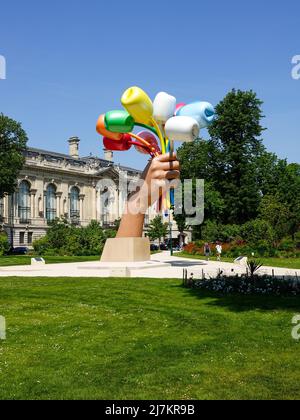 Bouquet de tulipes de Jeff Koons, dédié à l'amitié entre la France et les Etats-Unis, et aux victimes d'attentats terroristes, Paris, FR. Banque D'Images