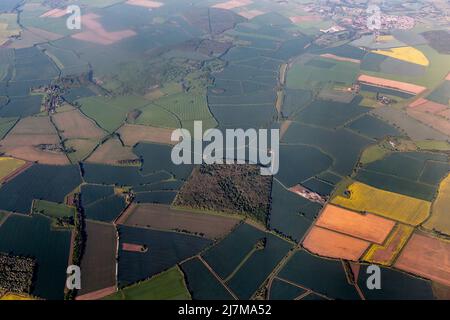 Londres, Royaume-Uni. 10th mai 2022. Vue aérienne de la zone agricole verte du printemps du sud-est de l'Angleterre le May10, 2022. Au fur et à mesure que le temps se réchauffe, la saison agricole commence. (Photo par Dominika Zarzycka/Sipa USA) crédit: SIPA USA/Alay Live News Banque D'Images