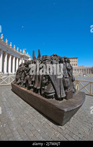 Sculpture de l'artiste canadien Timothy Schmalz (2019), Piazza San Pietro, place Saint-Pierre, Rome, Latium, Italie Banque D'Images