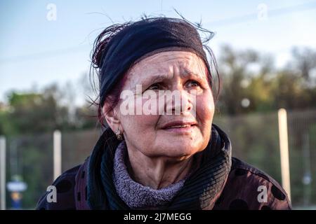 Zaporizhzhia, Ukraine. 08th mai 2022. Une femme de Marioupol au Centre Zaporizhia pour les personnes déplacées. Chaque jour, des réfugiés de toute l'Ukraine orientale arrivent au Centre Zaporizhia pour les personnes déplacées fuyant les zones de combat ou les territoires occupés par l'armée russe. La Russie a envahi l'Ukraine le 24 février 2022, déclenchant la plus grande attaque militaire en Europe depuis la Seconde Guerre mondiale Crédit : SOPA Images Limited/Alamy Live News Banque D'Images