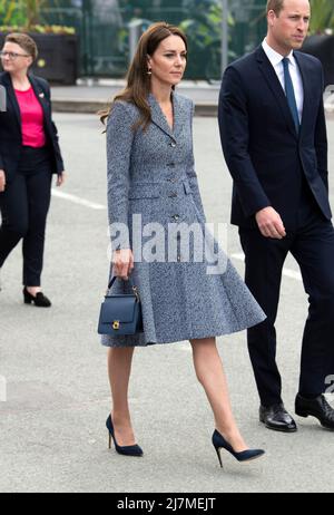 10th mai 2022. Manchester, Royaume-Uni. Le duc de Cambridge et la duchesse de Cambridge assistant à l'ouverture officielle du Mémorial de la Glade de lumière à la cathédrale de Manchester. Le mémorial commémore les victimes de l'attentat terroriste du 22nd mai 2017 à l'aréna de Manchester. Crédit : Doug Peters/EMPICS/Alamy Live News Banque D'Images