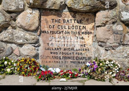 Cairn marquant le champ de bataille de Culloden Moor Ecosse Banque D'Images