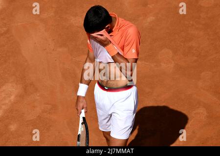 Rome, Italie. 10th mai 2022. Novak Djokovic de Serbie élimine sa sueur lors de son deuxième match contre Aslan Caratsev de Russie au tournoi de tennis Internazionali BNL d'Italia à Foro Italico à Rome, Italie, le 10th mai 2022. Photo Antonietta Baldassarre/Insidefoto Credit: Insidefoto srl/Alay Live News Banque D'Images