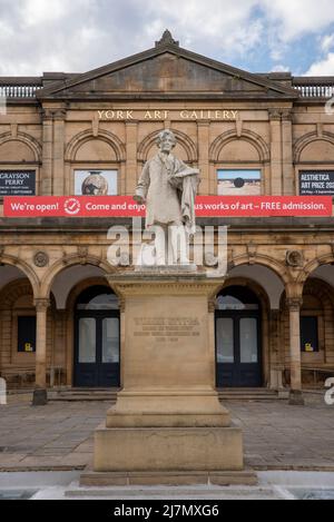 Statue de William Etty à l'extérieur de la York Art Gallery, York, North Yorkshire, Royaume-Uni Banque D'Images