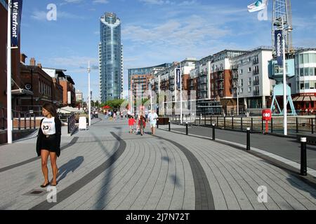 Gunwharf Quays côté canalside et front de mer, Portsmouth, Hampshire, Angleterre Banque D'Images