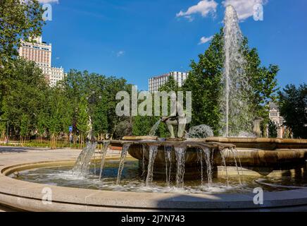 Fontaine de la coquille ou naissance de l'eau. Plaza de España. Madrid, Espagne. Banque D'Images