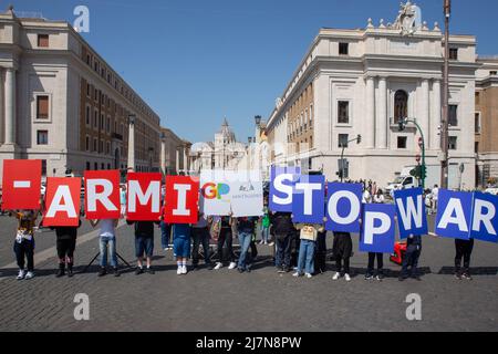 Rome, Italie. 10th mai 2022. FLASHMOB pour la paix organisé par Jeunesse pour la paix de la Communauté de Sant'Egidio à Rome. (Credit image: © Matteo Nardone/Pacific Press via ZUMA Press Wire) Banque D'Images