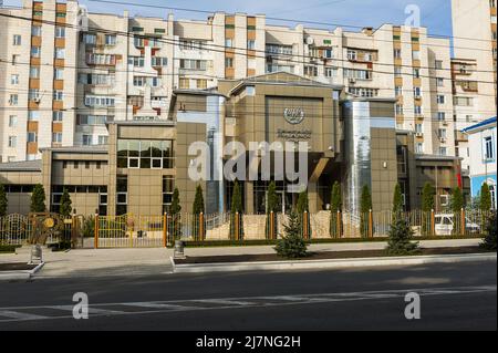 TIRASPOL, TRANSNISTRIE – 16 OCTOBRE 2015 : immeuble de la Banque nationale de la République de Transnistrie à Tiraspol, capitale de la région séparatiste pro-russe de tr Banque D'Images