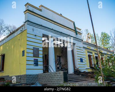 Région de Kharkiv, Skovorodinovka, Skovorodinivka, Ukraine - 05.09.2022: Bâtiment architectural détruit musée historique par une guerre de bombardement aérienne Banque D'Images