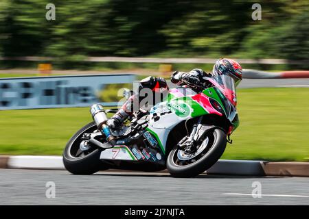 Portrush, Antrim, Irlande du Nord. 10th mai 2022. FonaCAB Nichols Northwest 200 practice; Gary Johnson (Moto46 Specsavers Triumph) lors de l'ouverture SuperSport practice: Action plus Sports/Alamy Live News Banque D'Images