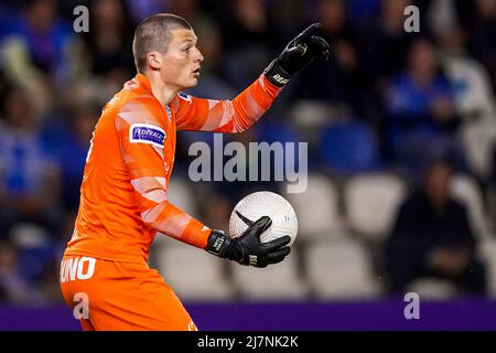 GENK, BELGIQUE - 10 MAI : gardien de but Tobe Leysen de KRC Genk pendant le match Jupiler Pro League - Europe Playoffs match entre KRC Genk et Sporting Charleroi à Cegeka Arena le 10 mai 2022 à Genk, Belgique (photo de Jeroen Meuwsen/Orange Pictures) Banque D'Images