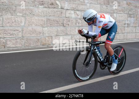 BUDAPEST, HONGRIE - 07 MAI 2022: Pro cycliste Jacopo Mosca TREK - SEGAFREDO, Giro d'Italia étape 2 essai à temps - compétition cycliste le 07 mai 2022 in Banque D'Images