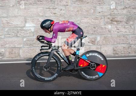 BUDAPEST, HONGRIE - 0 MAI- 7, 2022: Pro cycliste Pello Bilbao BAHREÏN VICTORIEUX Giro d'Italia phase 2 procès temps - compétition cycliste le 07 mai, Banque D'Images