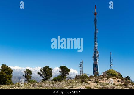 Radio et télévision émetteur tour sur la colline SRD au-dessus de Dubrovnik. Banque D'Images