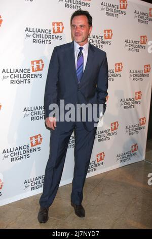 LOS ANGELES - APR 7 : Tim DeKay au dîner annuel 22st de l'Alliance pour les droits des enfants à l'hôtel Beverly Hilton le 7 avril 2014 à Beverly Hills, CA Banque D'Images