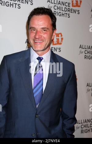 LOS ANGELES - APR 7 : Tim DeKay au dîner annuel 22st de l'Alliance pour les droits des enfants à l'hôtel Beverly Hilton le 7 avril 2014 à Beverly Hills, CA Banque D'Images