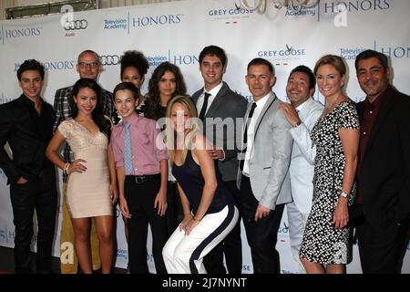 LOS ANGELES - 1 JUIN : Jake T. Austin, Peter Paige, cierra Ramirez, Sherri Saum, Hayden Byerly, Maia Mitchell, Teri Polo, David Lambert, Bradley Bredeweg, Greg Gugliotta, Joanna Johnson et Danny Nucci à l'Académie de télévision annuelle 7th honore au SLS Hotel le 1 juin 2014 à Los Angeles, CA Banque D'Images