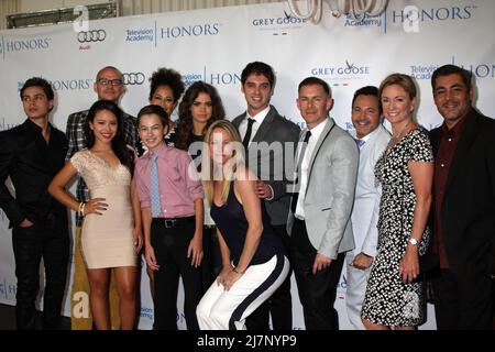 LOS ANGELES - 1 JUIN : Jake T. Austin, Peter Paige, cierra Ramirez, Sherri Saum, Hayden Byerly, Maia Mitchell, Teri Polo, David Lambert, Bradley Bredeweg, Greg Gugliotta, Joanna Johnson et Danny Nucci à l'Académie de télévision annuelle 7th honore au SLS Hotel le 1 juin 2014 à Los Angeles, CA Banque D'Images