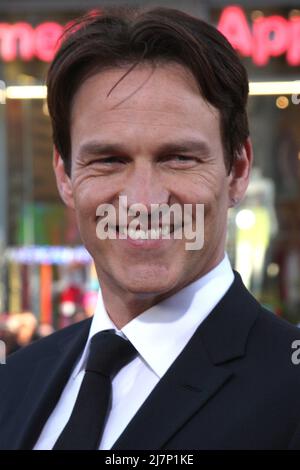 LOS ANGELES - 17 JUIN : Stephen Moyer à la première saison 7 de la chaîne HBO's True Blood', au TCL Chinese Theatre, le 17 juin 2014 à Los Angeles, en Californie Banque D'Images