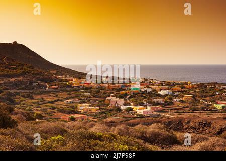 Vue de haut de Linosa, îles Pelagie en Sicile Banque D'Images