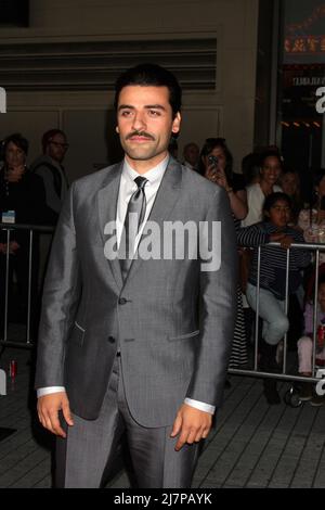 LOS ANGELES - 6 NOVEMBRE : Oscar Isaac au FEST de l'AFI 2014 projection de 'Une année la plus violente' au Dolby Theatre le 6 novembre 2014 à Los Angeles, CA Banque D'Images