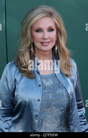 LOS ANGELES - JUL 8: Morgan Fairchild à la Crown Media Networks juillet 2014 TCA Party à la propriété privée le 8 juillet 2014 à Beverly Hills, CA Banque D'Images