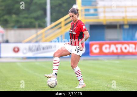 Milan, Italie. 7th mai 2022. Italie, Milan, mai 7 2022: Martina Piemonte (buteur de Milan) dribbles sur le devant de la cour dans la seconde moitié pendant le match de football FC INTER vs AC MILAN, femmes Serie A 2021-2022 day21 stade Breda (Credit image: © Fabrizio Andrea Bertani/Pacific Press via ZUMA Press Wire) Banque D'Images