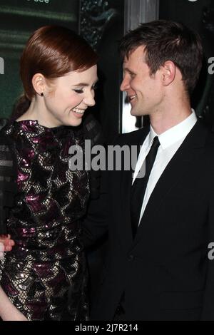 LOS ANGELES - APR 3: Karen Gillan, Matt Smith au 'Oculus' Los Angeles projection au TCL Chinese 6 Theatres le 3 avril 2014 à Los Angeles, CA Banque D'Images