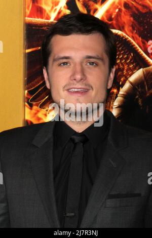 LOS ANGELES - NOVEMBRE 17: Josh Hutcherson aux Jeux de la faim: Mockingjay partie 1 première au Nokia Theatre le 17 novembre 2014 à Los Angeles, CA Banque D'Images