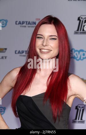 LOS ANGELES - 13 MARS : Chloe Dykstra au « Captain America: The Winter Soldier » LA première au théâtre El Capitan le 13 mars 2014 à Los Angeles, CA Banque D'Images