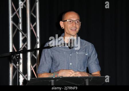 LOS ANGELES - 18 JUIN : Linkin Park, Chester Bennington à la cérémonie d'intronisation du Linkin Park Rockwalk au Guitar Center le 18 juin 2014 à Los Angeles, CA Banque D'Images