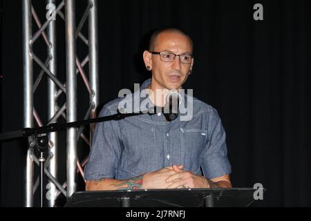 LOS ANGELES - 18 JUIN : Linkin Park, Chester Bennington à la cérémonie d'intronisation du Linkin Park Rockwalk au Guitar Center le 18 juin 2014 à Los Angeles, CA Banque D'Images